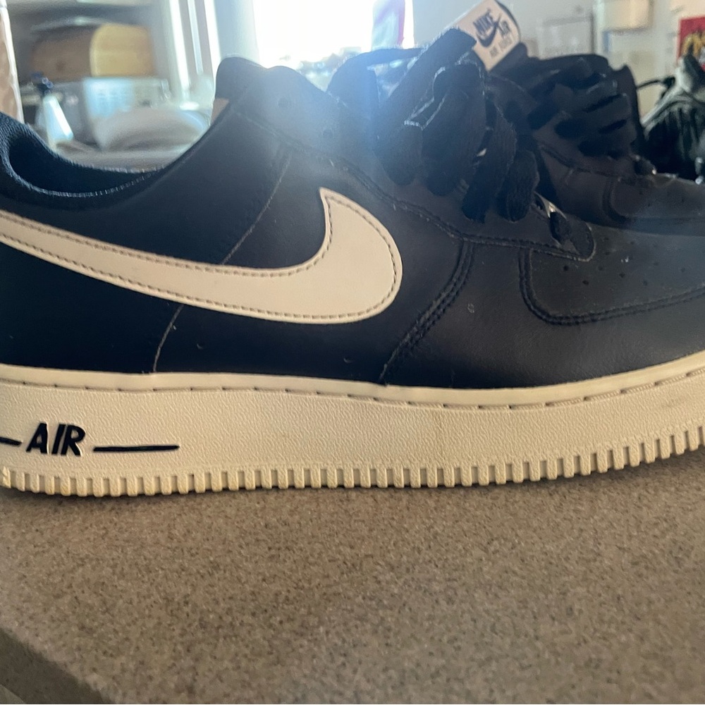Nike - Picture 3 of 5